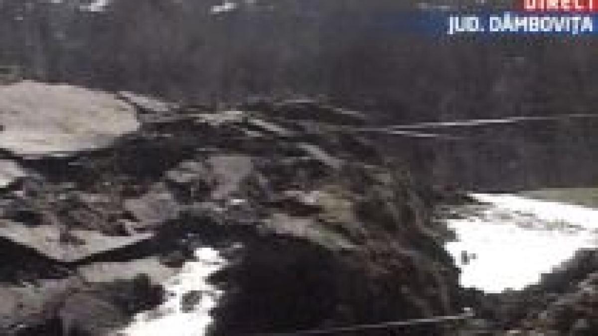 dambovita 2500 de oameni izolati dupa ce un drum judetean s a surpat boc si blaga in inspectie video