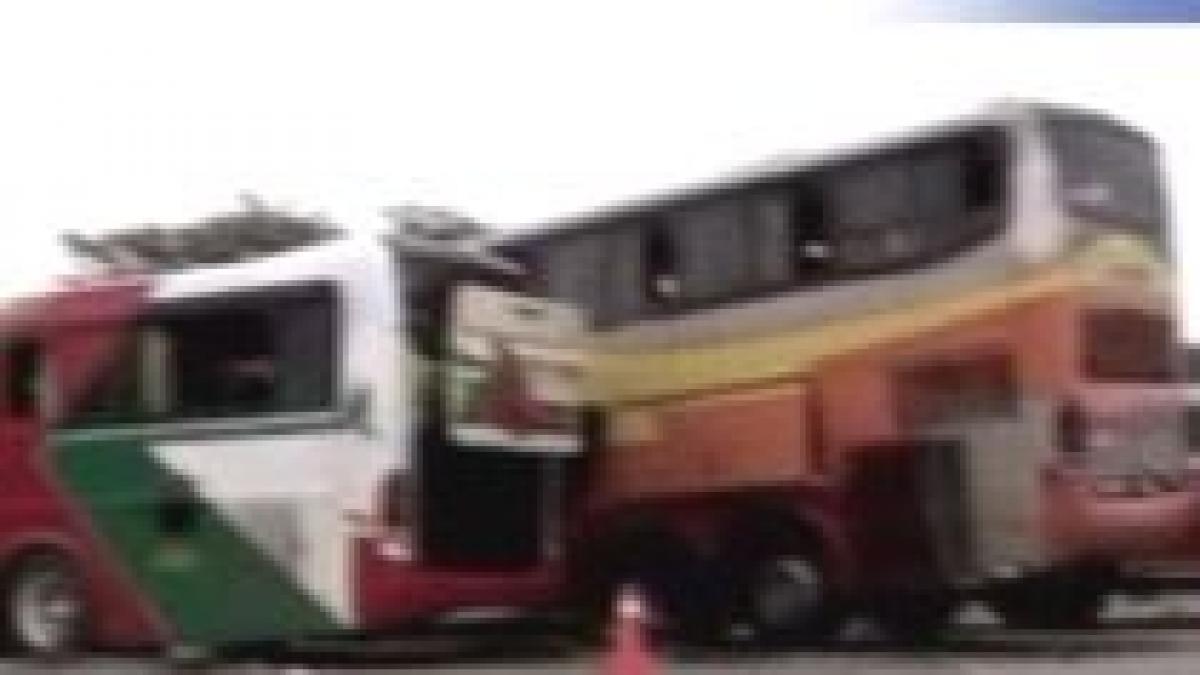 accident tragic in peru 40 de morti si 60 de raniti dupa ce doua autocare s au ciocnit video