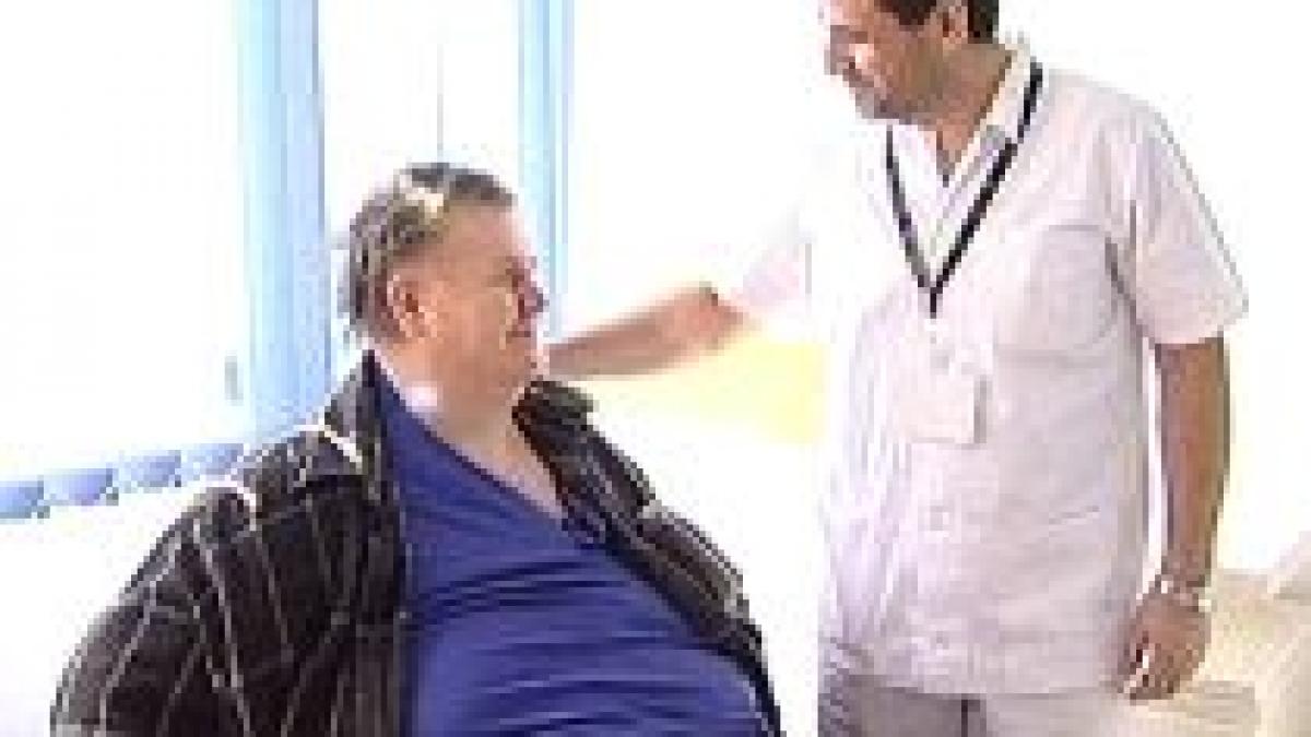 bucuresteanul de 350 kilograme transportat la spital de 16 pompieri video