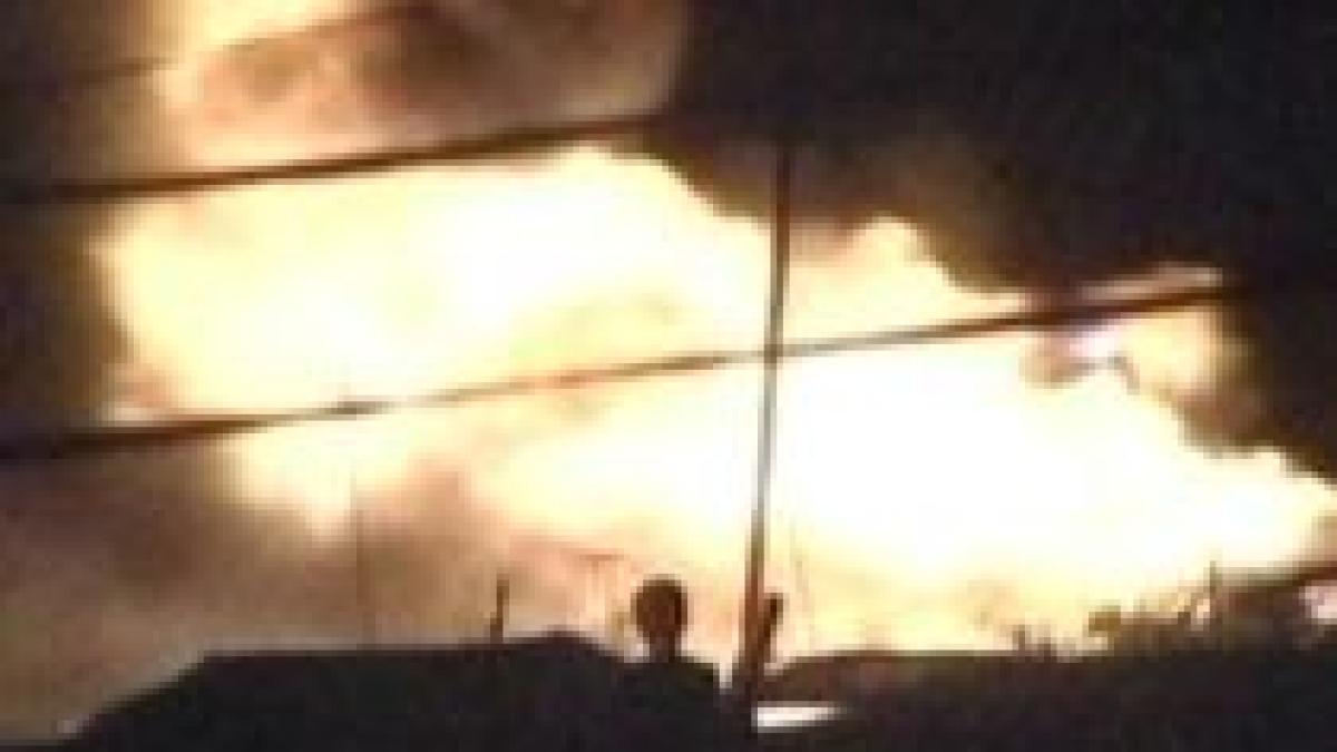 incendiu puternic la o cladire comerciala din india cel putin 9 oameni au murit