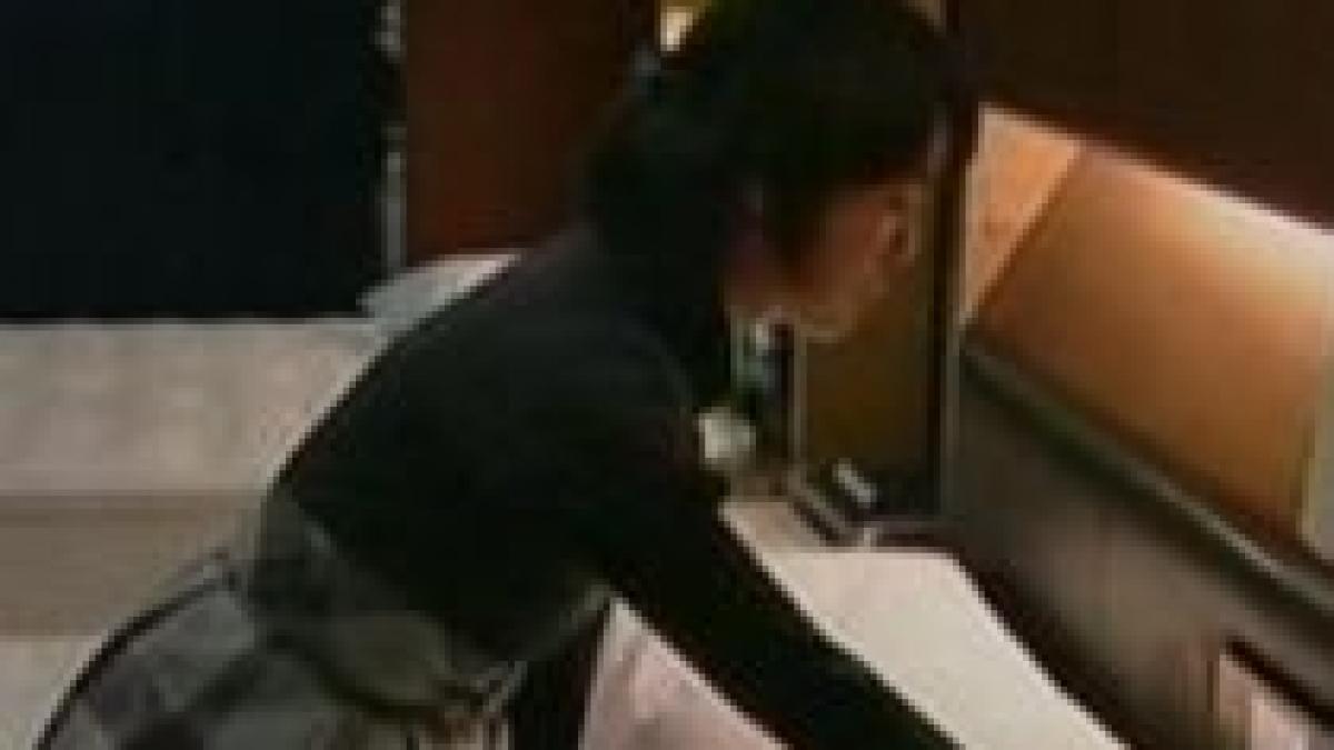 pat de 10 000 de euro are muzica de relaxare lumina ambientala si stie sa faca masaj video