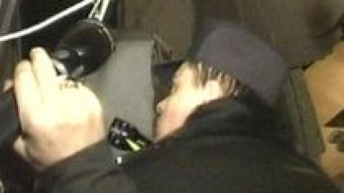 explozie intr un bloc din pitesti patru persoane ranite mai multe apartamente distruse