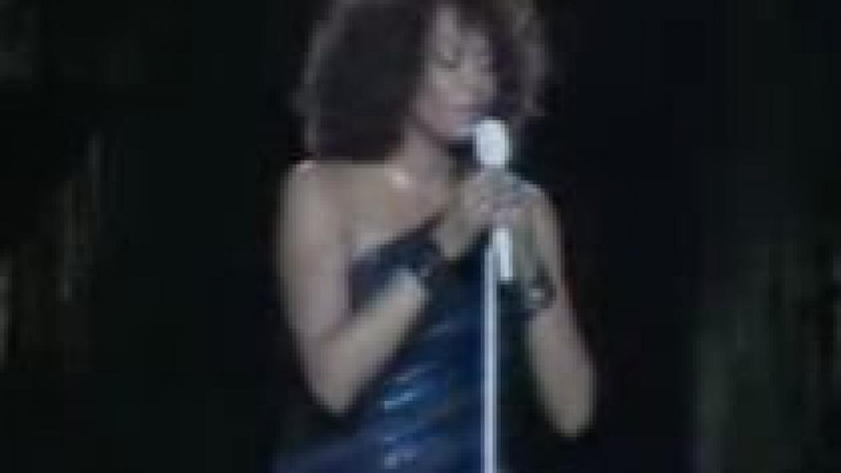 whitney houston si a dezamagit fanii la un concert din australia a fost teribil video
