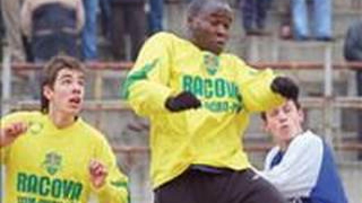 fc vaslui pandurii targu jiu 2 1 au uscat terenul cu elicopterul dupa care i au zvantat si pe