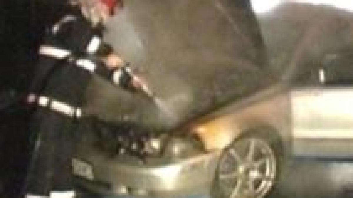 i a luat masina foc in timp ce era la volan video