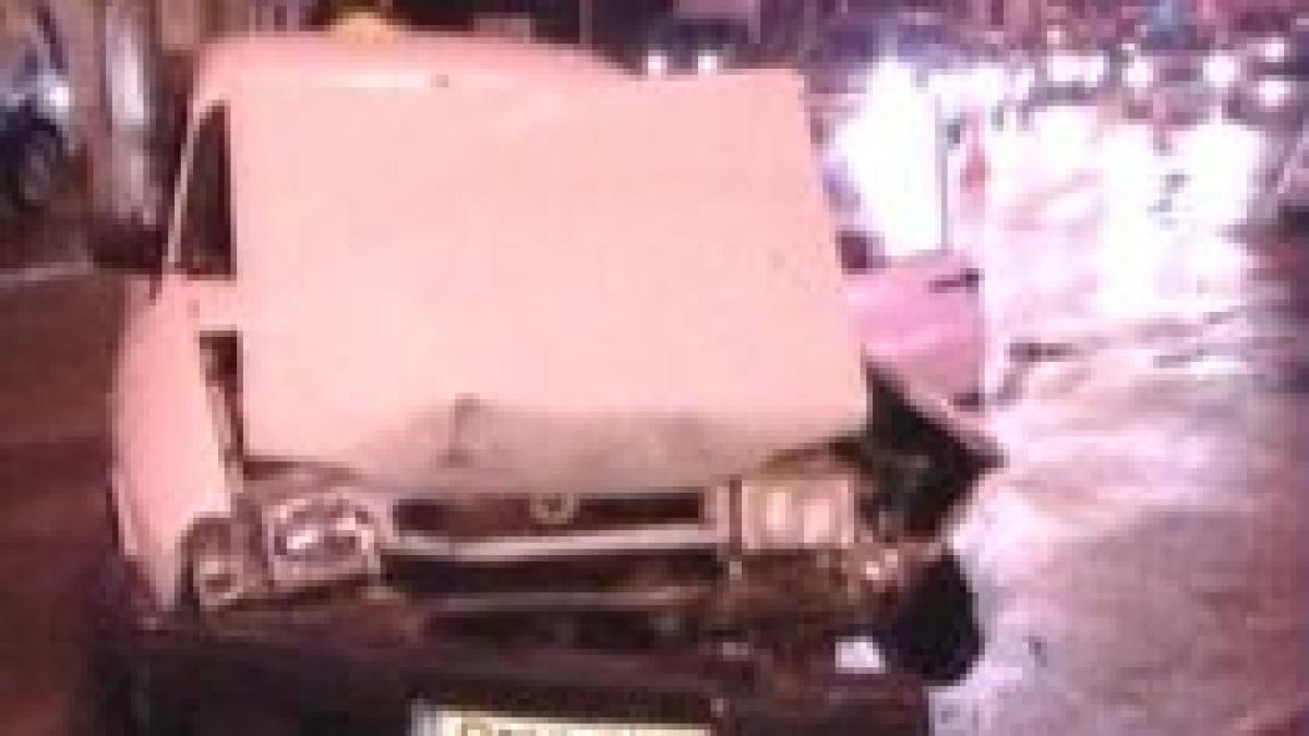 patru raniti in urma ciocnirii dintre o masina si un autobuz in colentina video