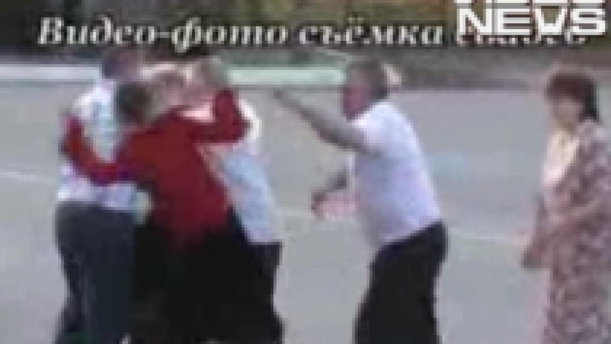 nuntasi razboinici s au lovit cu pumnii si picioarele in timpul nuntii video