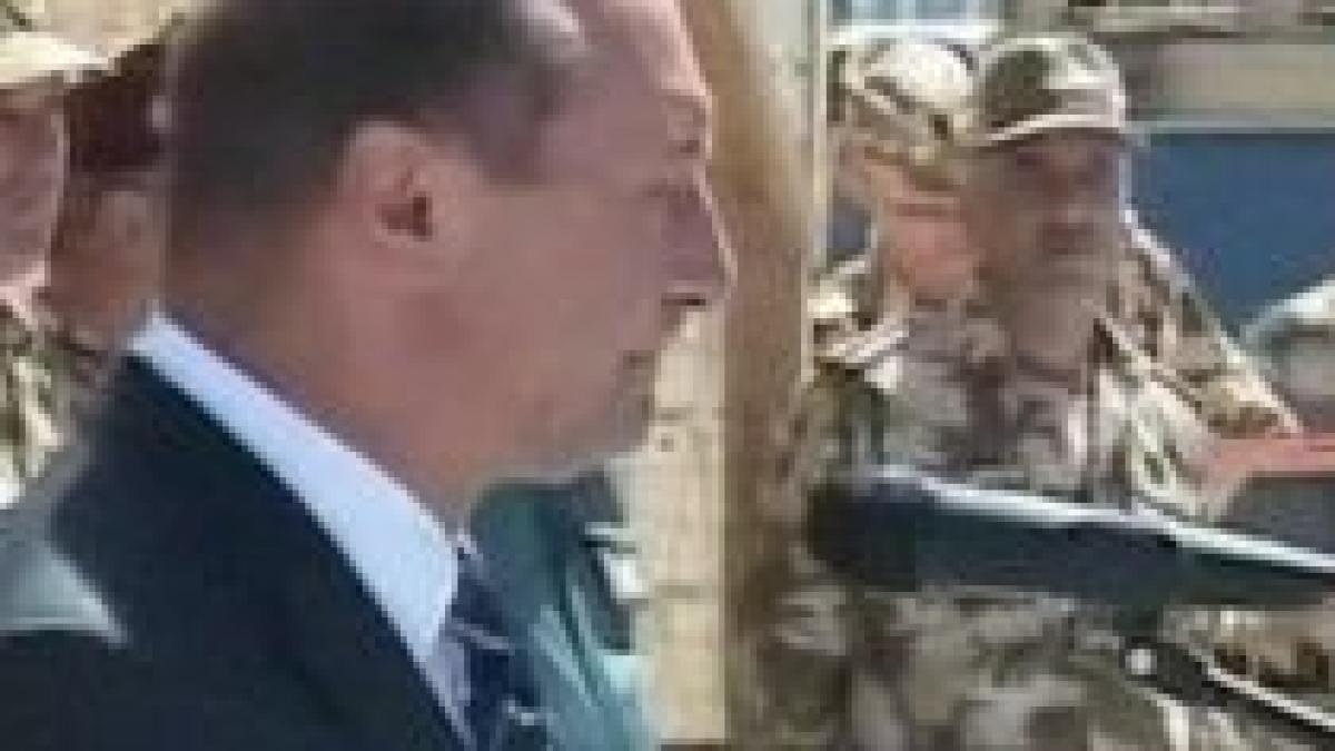basescu i a vizitat pe militarii romani din afganistan aveti misiunea de a proteja lumea civilizata