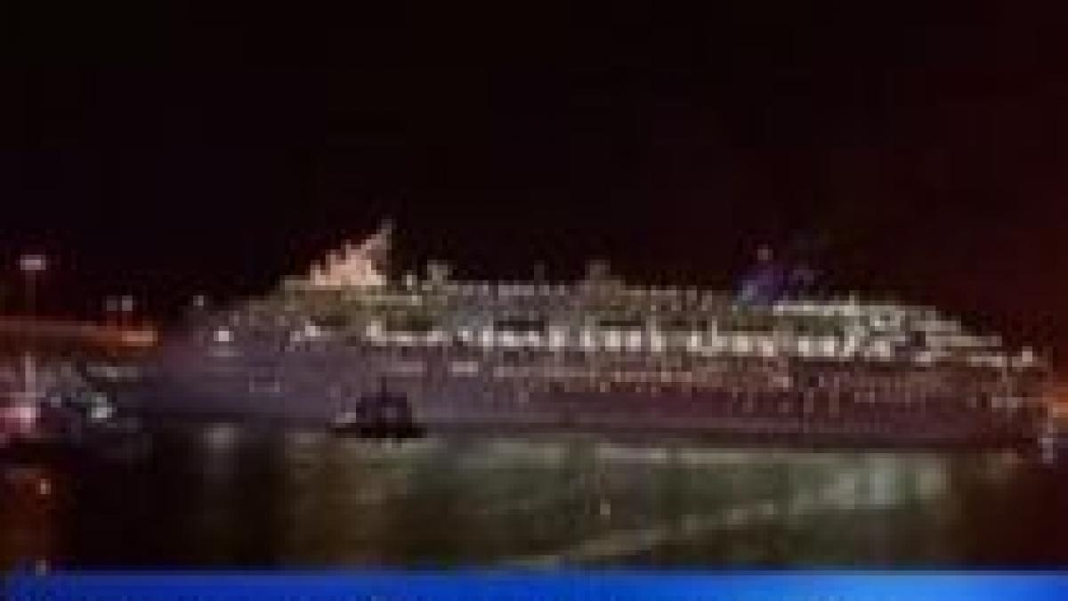 doi turisti au murit dupa ce o nava de croaziera a fost lovita de un val urias pe mediterana