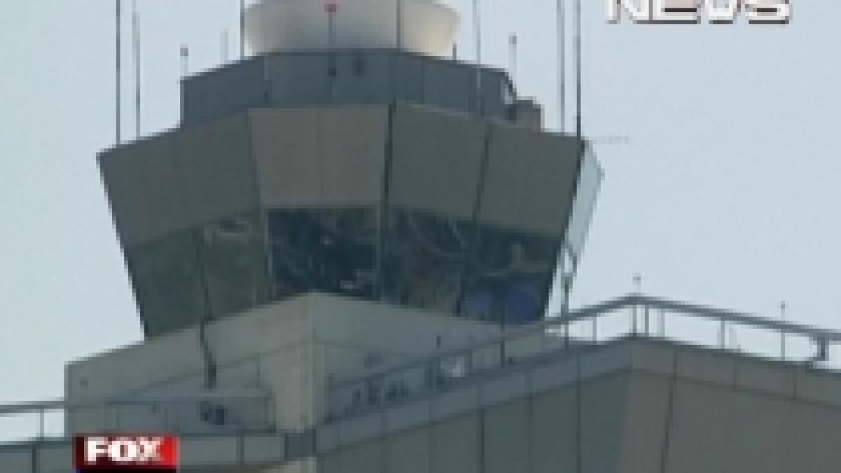 gradinita la aeroport un al doilea copil lasat sa directioneze traficul aerian in new york video