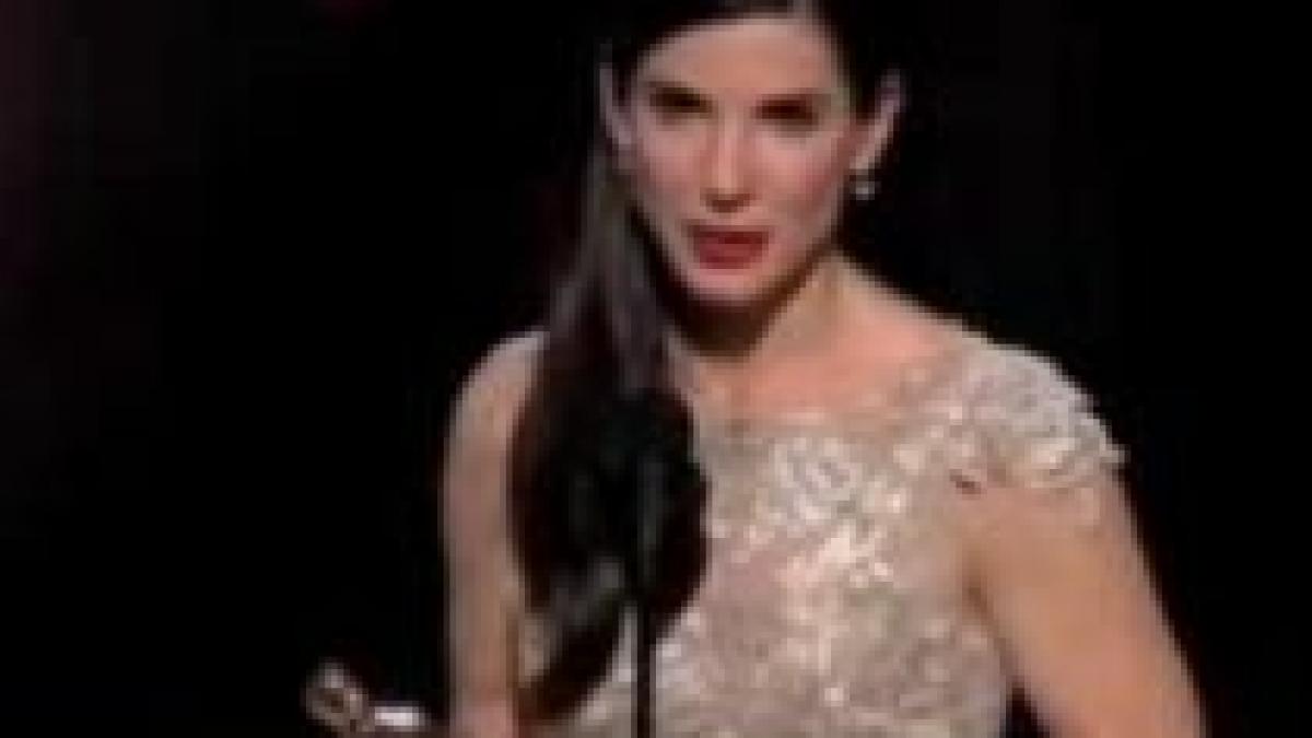 sandra bullock zmeura de aur si oscarul in acelasi an vezi discursurile actritei video