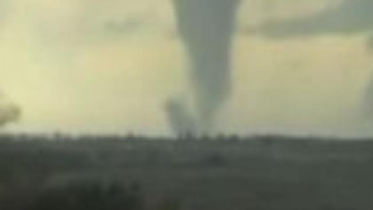 imagini spectaculoase cu formarea unei tornade in oklahoma video