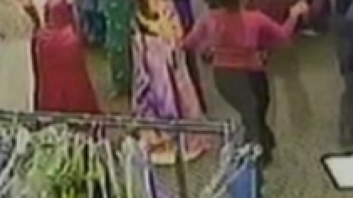 scandal pentru o rochie de mireasa intr un magazin din sua video