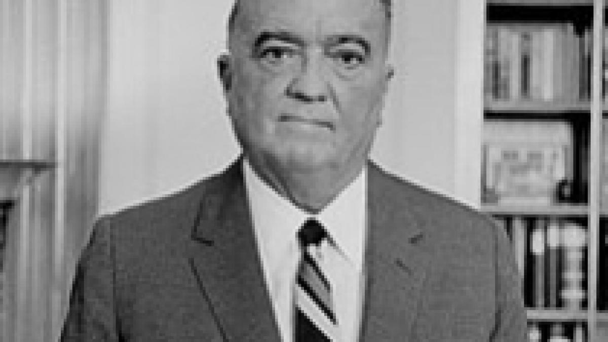 clint eastwood va regiza un film despre viata fondatorului fbi j edgar hoover