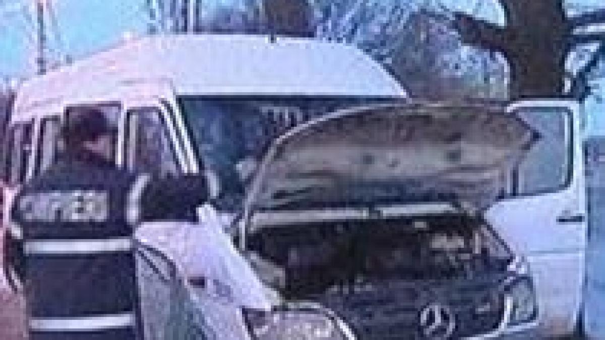 infotrafic un microbuz s a izbit de o dubita pe dn2 sase persoane ranite