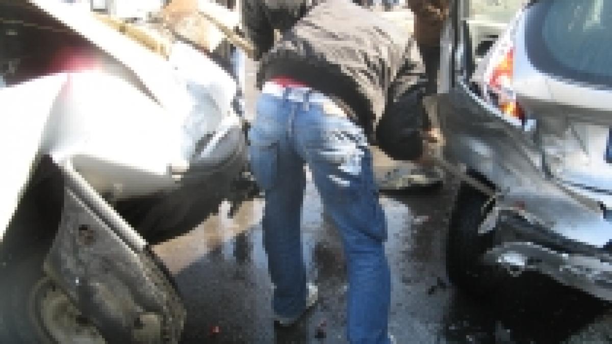 accident in lant pe dn1 in zona pasajului baneasa foto si video