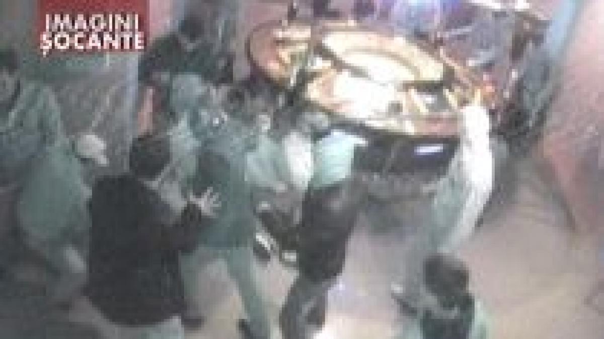 bataie ca n filme inregistrata de camerele de supraveghere ale unui local din ilfov video