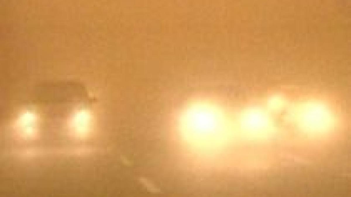 furtuna de nisip in china aer irespirabil si trafic oprit din cauza vizibilitatii zero video