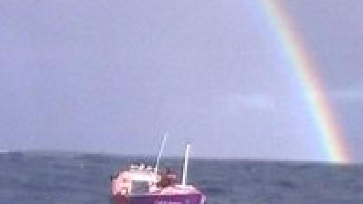 el este primul om din lume care a traversat marea tasmaniei intr o barca cu vasle video