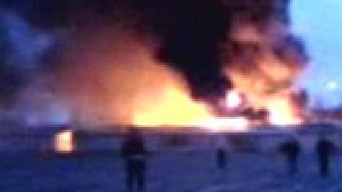 incendiu de proportii intr o piata din sibiu zeci de chioscuri au fost distruse video