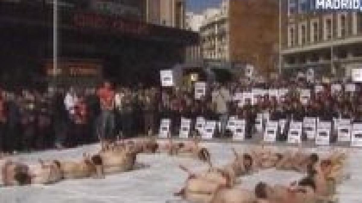 protest nud al activistilor spanioli impotriva coridelor video