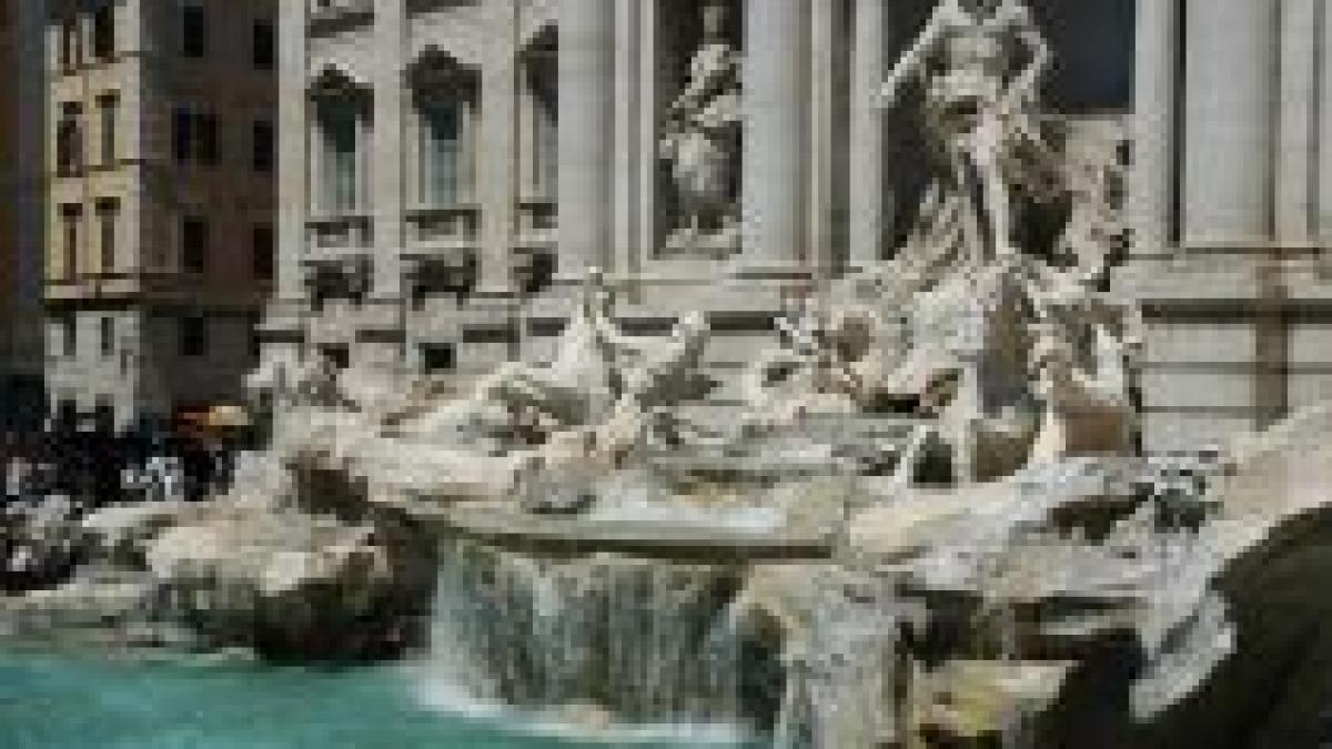 trei romani arestati la roma in timp ce furau monede din fantana trevi