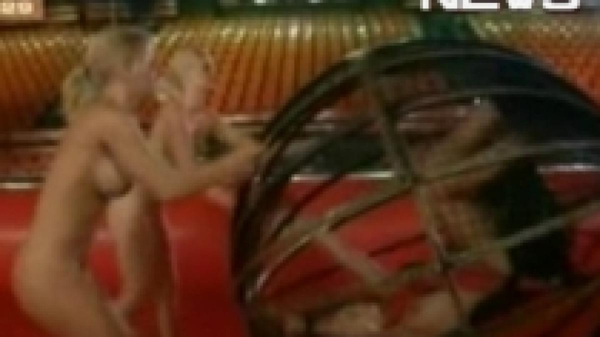 bowling pe dezbracatelea raman goale pe masura ce pierd video