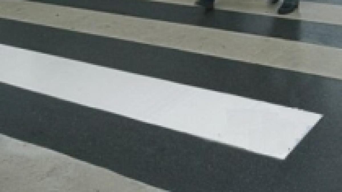 o calugarita a lovit doua fetite pe trecerea de pietoni una dintre ele a murit