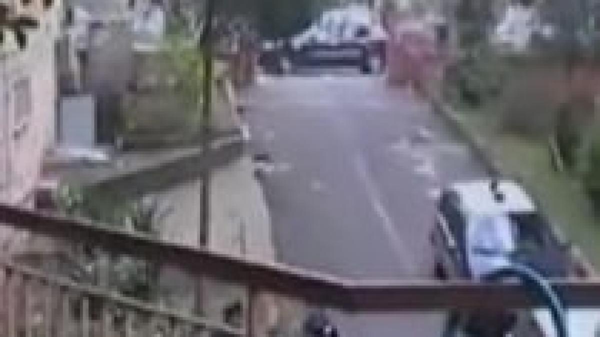 tanar roman printre victimele unui incendiu produs la o discoteca improvizata din roma video