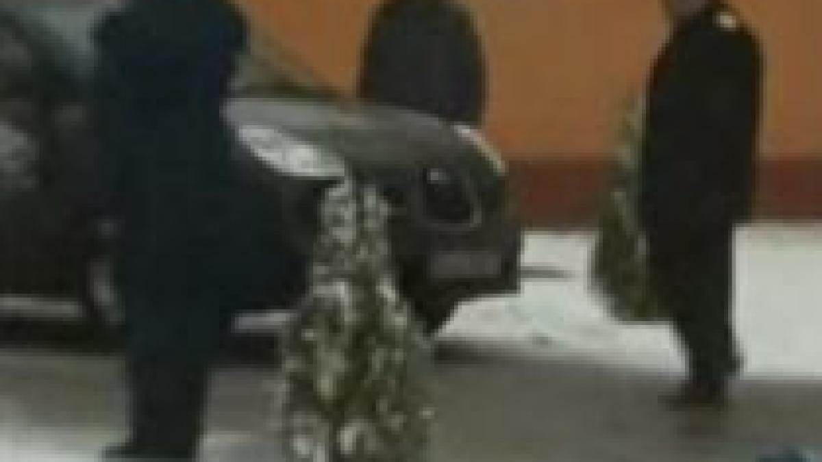 doua masini din coloana oficiala a lui basescu s au ciocnit la inaugurarea unui centru nato la