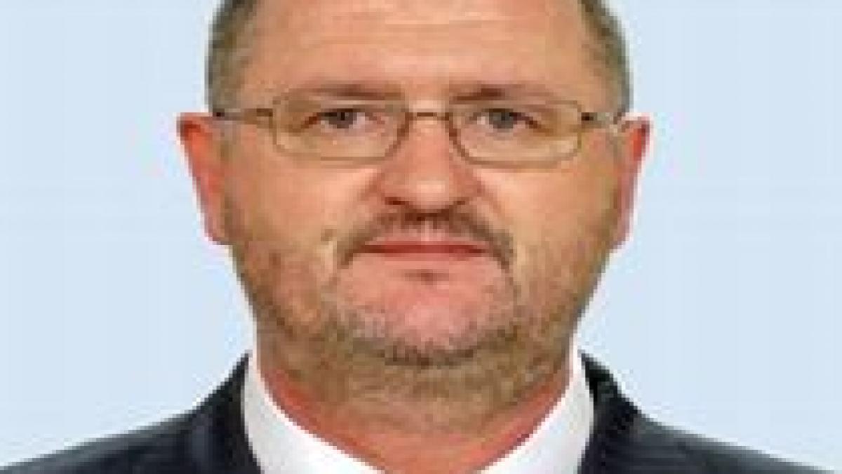 onofrei punem chestorul sa l scoata pe geoana din sala o sa ajungem ca in taiwan