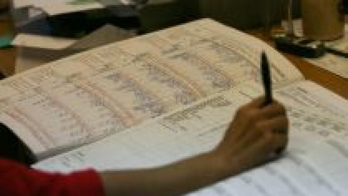 profesorii din buzau si au suspendat activitatea studentii renunta la proteste video