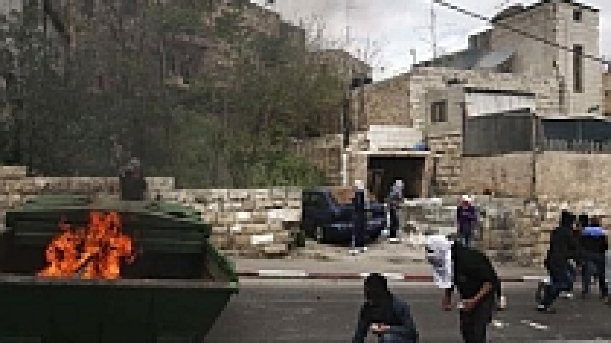 ciocniri violente in ierusalim intre israelieni si palestinieni trimisul special american anuleaza