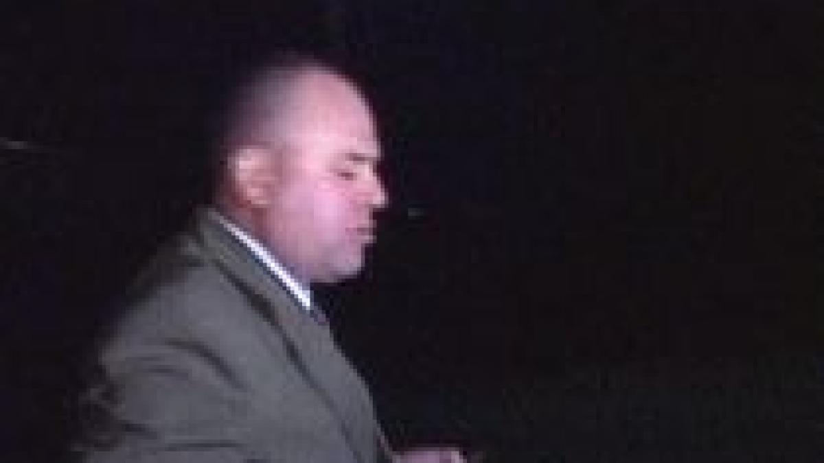 un politist din olt oprit in trafic a refuzat sa sufle in fiola si a fugit video