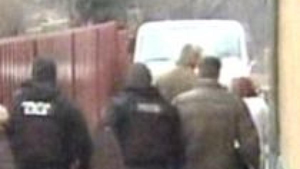 perchezitii in prahova 18 persoane acuzate de inselaciune video