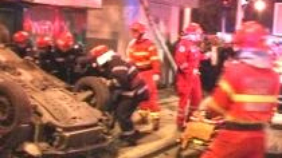 bucuresti doi copii si mama lor au fost raniti de o masina in timp ce se aflau pe trotuar video