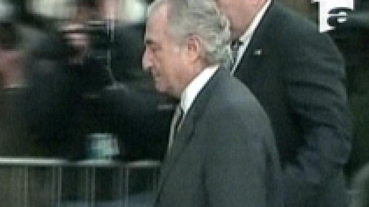 colegii de celula ai lui bernard madoff confirma fostul om de afaceri a fost batut in inchisoare