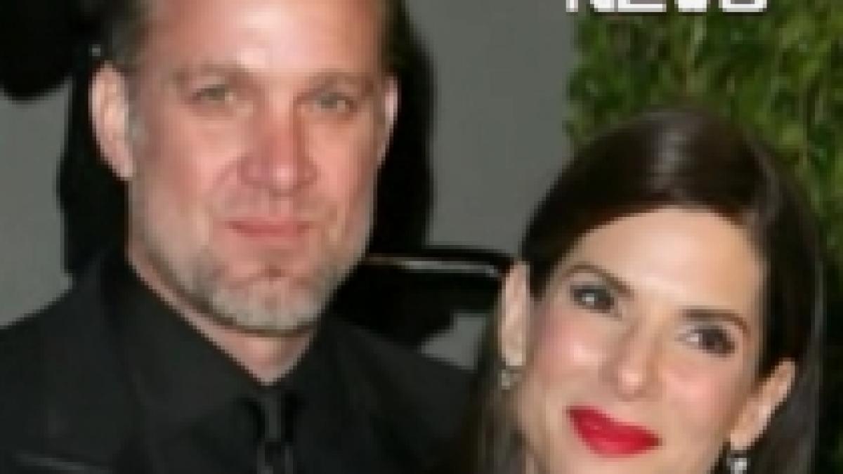 sotul sandrei bullock acuzat de infidelitate regret neplacerile provocate video