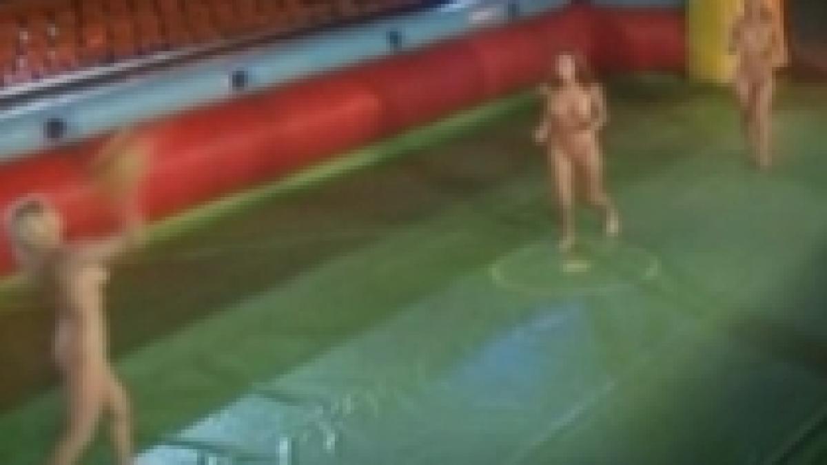 trei femei sexy fac miscare dezbracate video