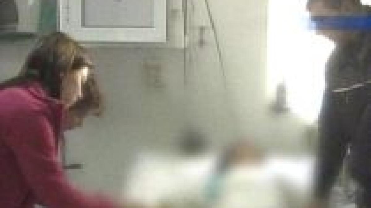 gravida beata adusa cu catuse la spital dupa o tentativa de suicid video