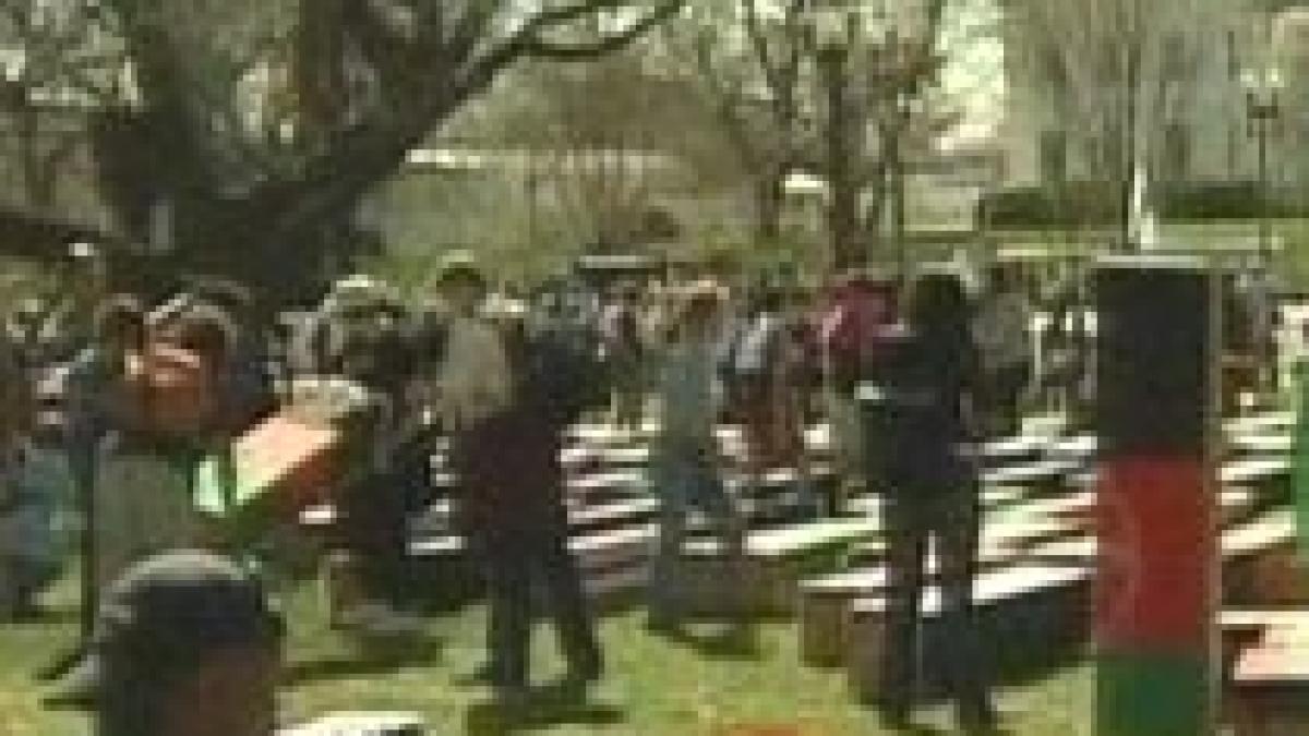 mii de oameni au protestat impotriva razboiului din irak la washington video