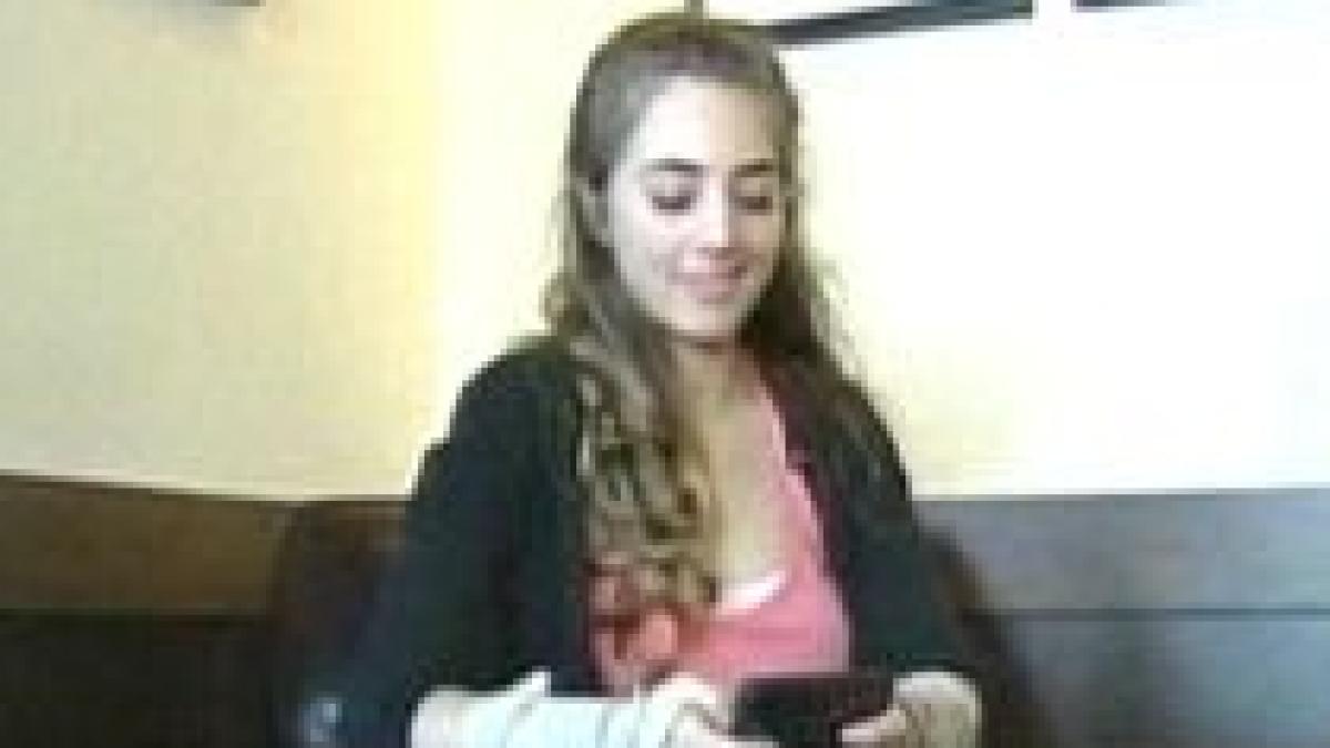 o tanara nu si mai simte mainile din cauza sms urilor trimitea zilnic 100 de mesaje video