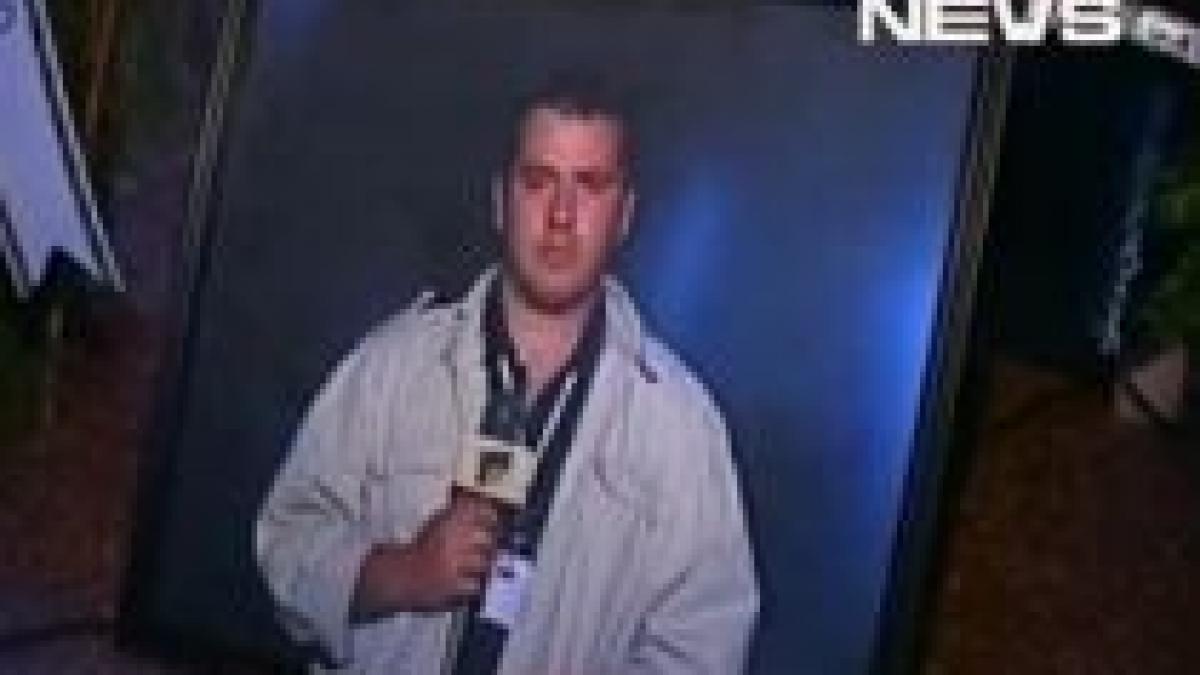 mile carpenisan a fost inmormantat cu onoruri militare sute de oameni l au condus pe ultimul drum