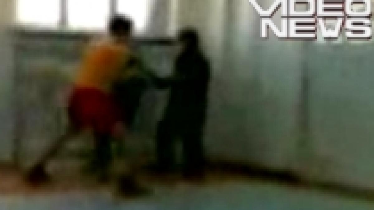 profesoara de 73 de ani batuta de elevi in timpul orelor de sport video