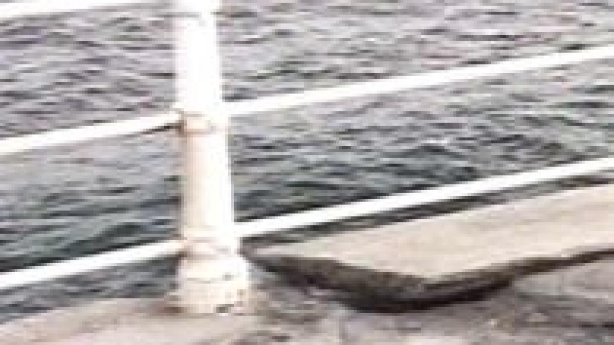 faleza de la cazinoul din constanta a inceput sa se surpe video