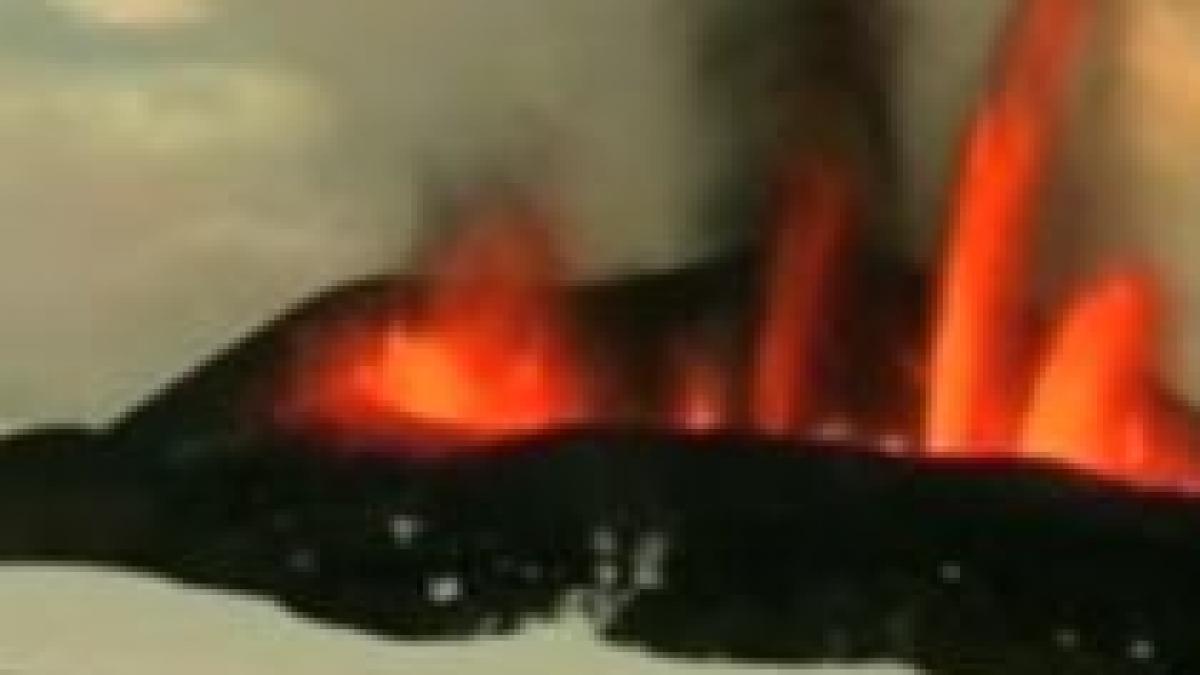 imagini spectaculoase cu eruptia unui vulcan surprinse in islanda video imagini spectaculoase cu eruptia unui vulcan surprinse in islanda video