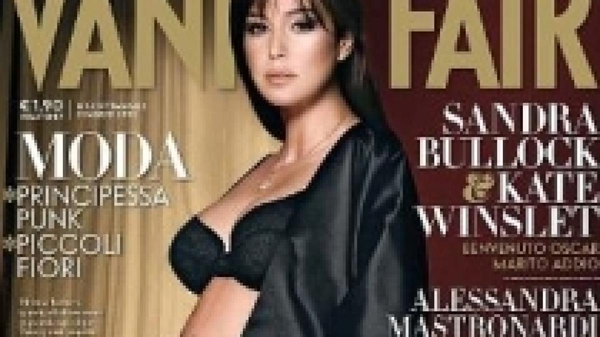 monica bellucci insarcinata in luna a sasea in ipostaze provocatoare pe coperta vanity fair foto