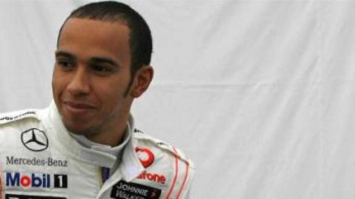 hamilton oprit de politie in melbourne pentru ca efectua derapaje controlate