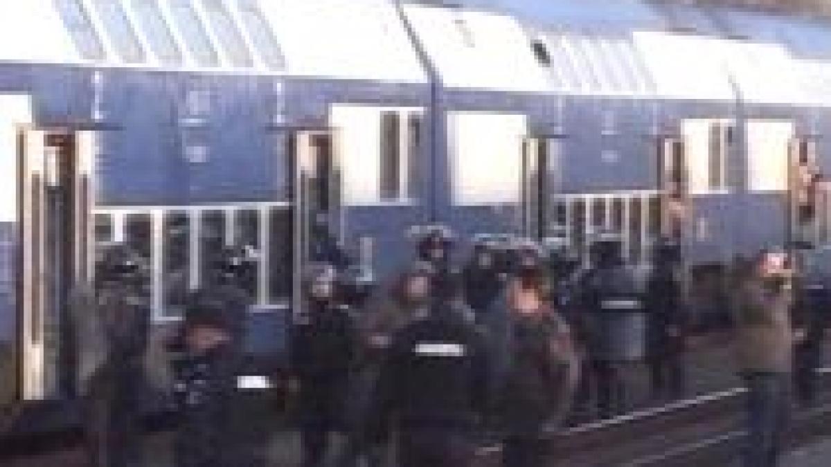jandarmii au dat jos dintr un tren peste 100 de suporteri stelisti aflati in stare de ebrietate