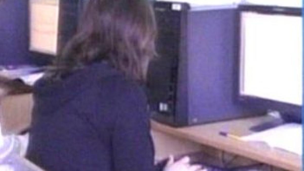 elevii pot depune cererile pentru bani de calculatoare pana pe 21 aprilie